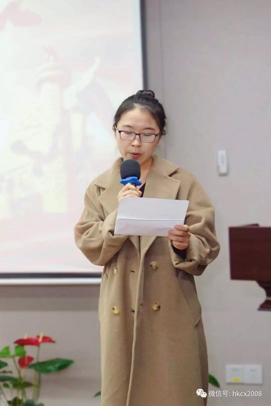 会上还审议表决并通过了医院前台主管蒋春蕾经理代表工会换届